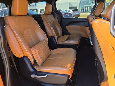 2023 Chrysler Pacifica Hybrid Pinnacle