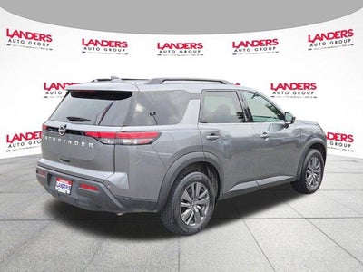 2025 Nissan Pathfinder SV