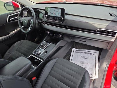 2023 Mitsubishi Outlander SE