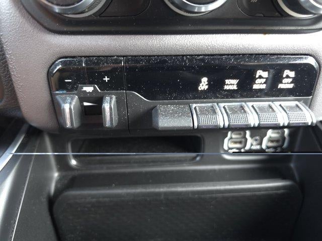 2022 RAM 1500 Big Horn 4x4 Crew Cab 5'7" Box