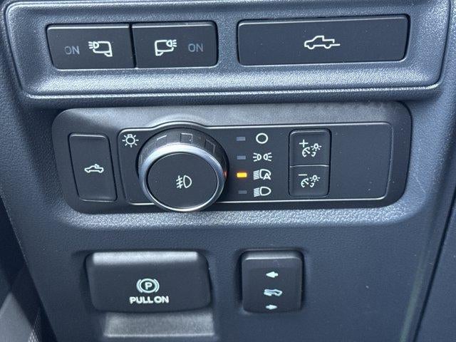 2022 Ford F-150 LARIAT 4WD SuperCrew 5.5' Box