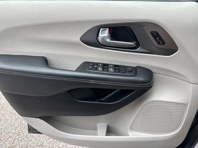 2023 Chrysler Pacifica Touring L FWD