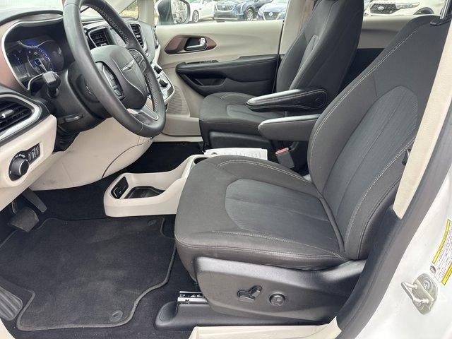 2023 Chrysler Voyager LX FWD