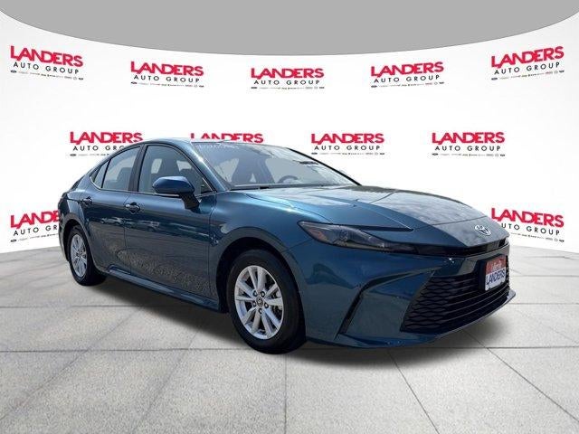 2025 Toyota Camry LE (SE)