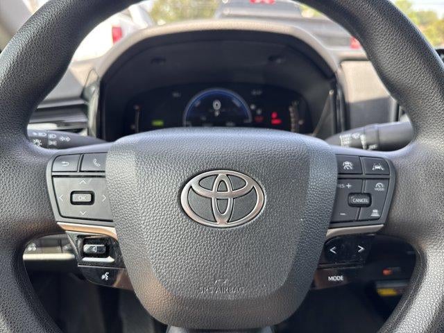2025 Toyota Camry LE (SE)