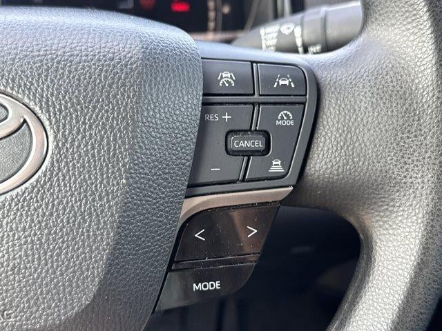 2025 Toyota Camry LE (SE)