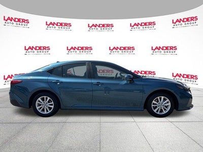 2025 Toyota Camry LE (SE)