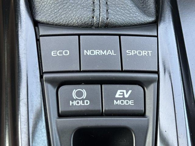 2025 Toyota Camry LE (SE)