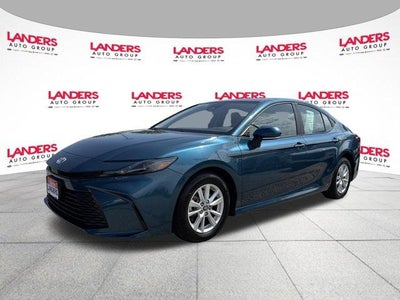 2025 Toyota Camry LE (SE)