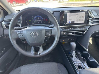 2025 Toyota Camry LE (SE)