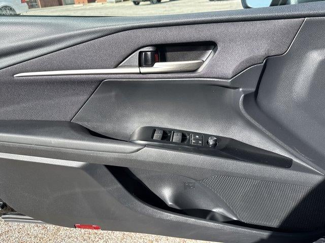 2025 Toyota Camry LE (SE)