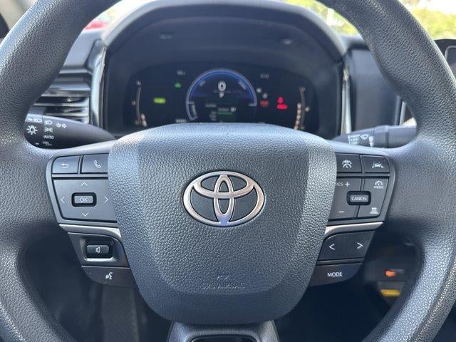 2025 Toyota Camry LE (SE)