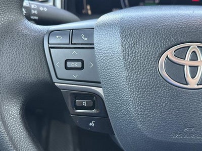 2025 Toyota Camry LE (SE)