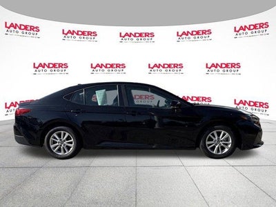 2025 Toyota Camry LE (SE)