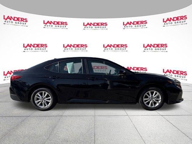 2025 Toyota Camry LE (SE)