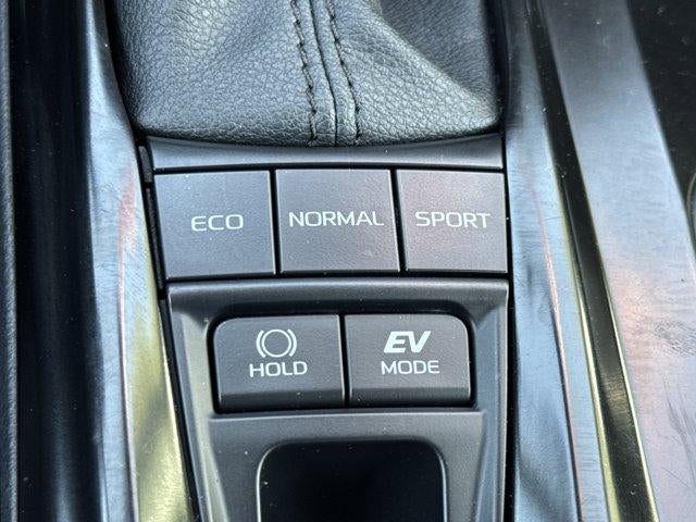 2025 Toyota Camry LE (SE)