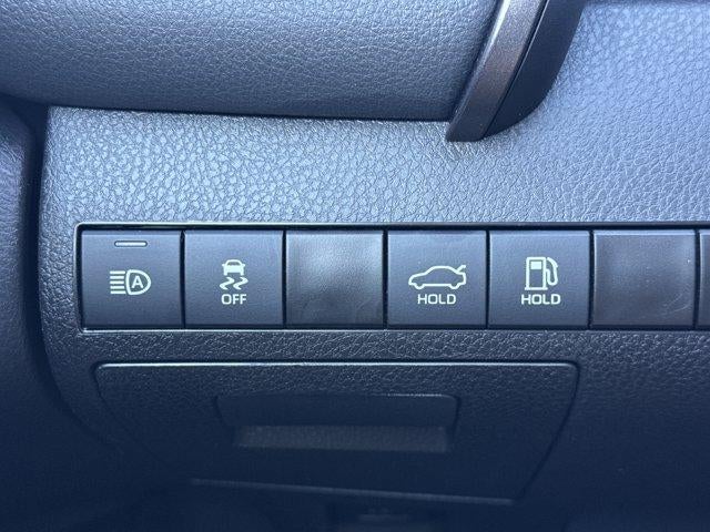 2023 Toyota Camry SE Auto (SE)