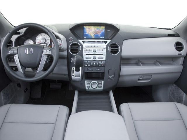 2011 Honda Pilot 2WD Touring with DVD Rear Entertainment System and Navigation