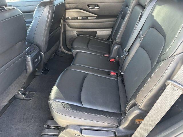 2023 Nissan Pathfinder SL 4WD