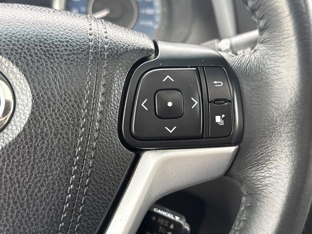 2017 Toyota Sienna XLE FWD 8-Passenger (Natl)