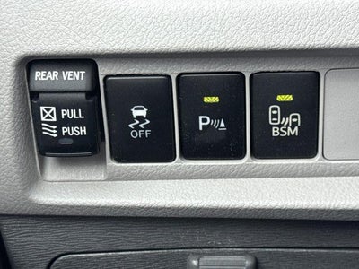 2017 Toyota Sienna XLE FWD 8-Passenger (Natl)