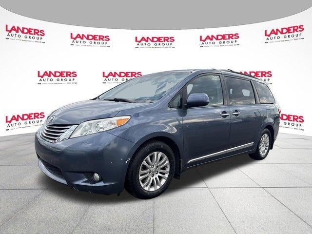 2017 Toyota Sienna XLE FWD 8-Passenger (Natl)