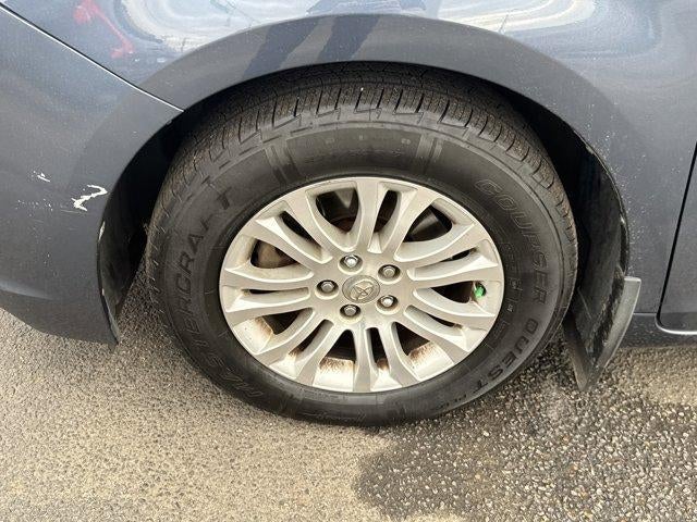 2017 Toyota Sienna XLE FWD 8-Passenger (Natl)