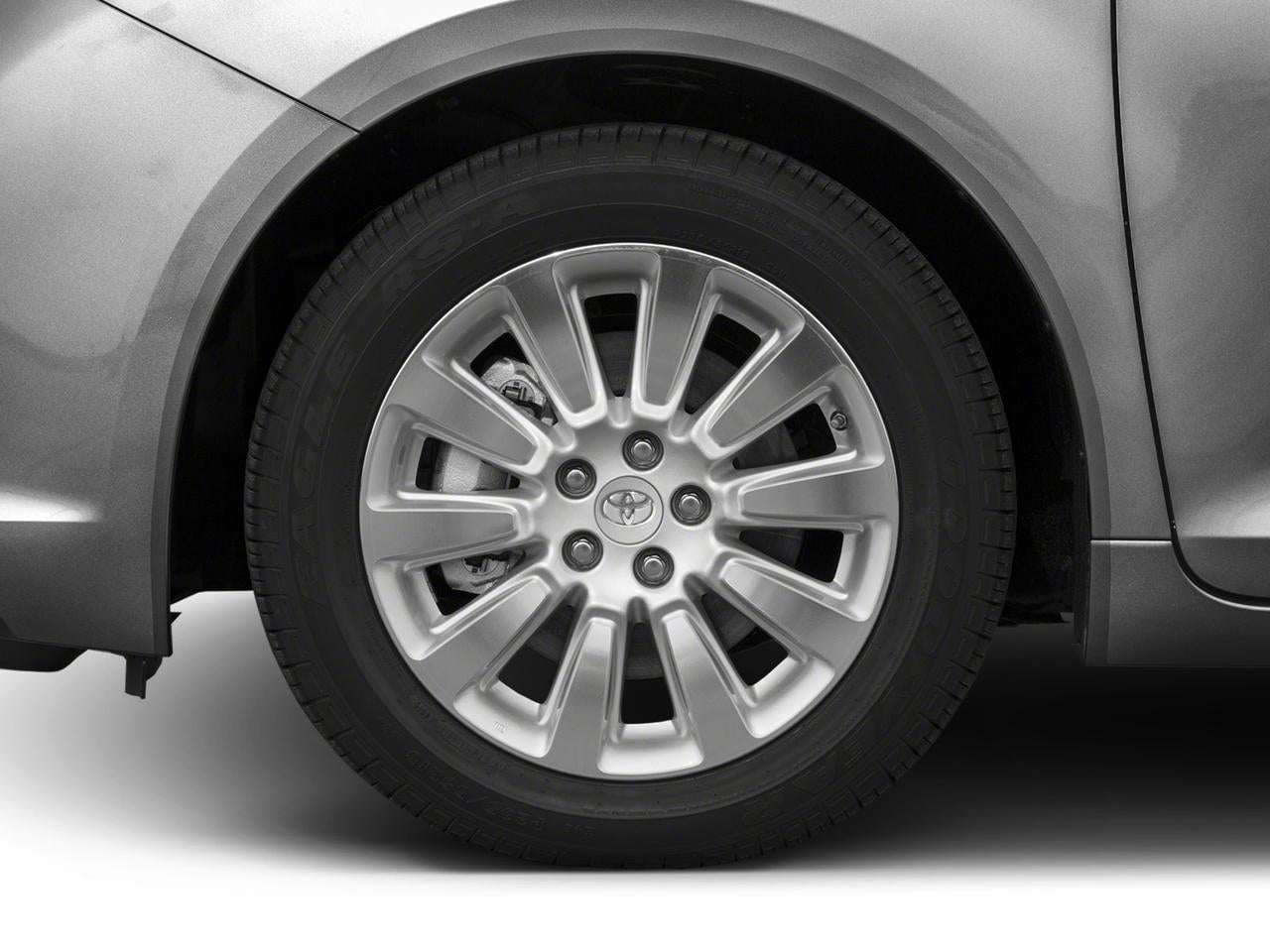 2017 Toyota Sienna XLE FWD 8-Passenger (Natl)