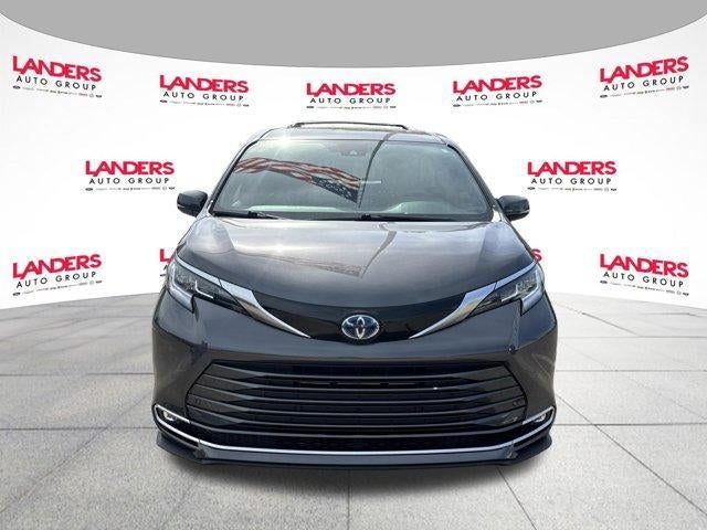 2025 Toyota Sienna Limited AWD 7-Passenger (GS)
