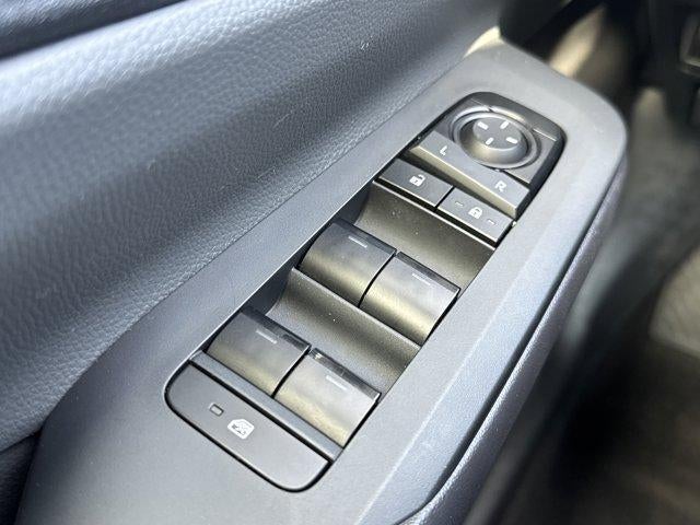 2024 Toyota Prius LE (Natl)