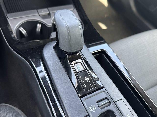 2024 Toyota Prius LE (Natl)