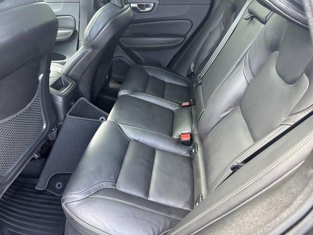 2023 Volvo XC60 Recharge Plug-In Hybrid T8 eAWD PHEV Ultimate Dark Theme