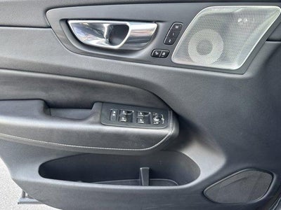 2023 Volvo XC60 Recharge Plug-In Hybrid T8 eAWD PHEV Ultimate Dark Theme