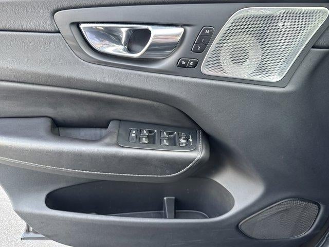 2023 Volvo XC60 Recharge Plug-In Hybrid T8 eAWD PHEV Ultimate Dark Theme