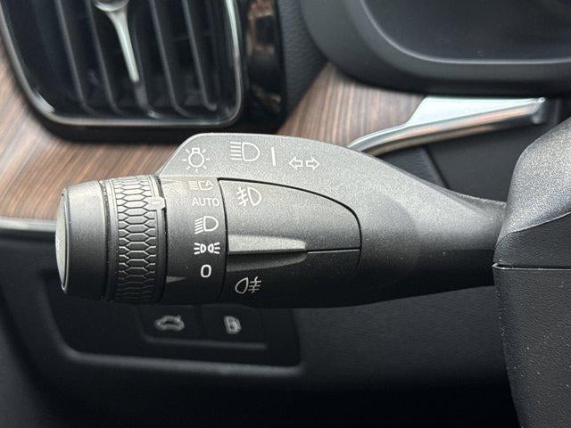 2023 Volvo XC60 Recharge Plug-In Hybrid T8 eAWD PHEV Ultimate Dark Theme