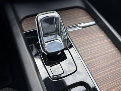 2023 Volvo XC60 Recharge Plug-In Hybrid T8 eAWD PHEV Ultimate Dark Theme