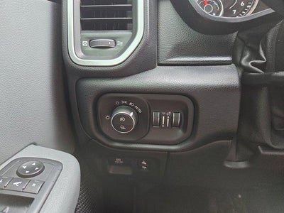 2019 RAM 1500 Big Horn/Lone Star 4x4 Crew Cab 5'7" Box