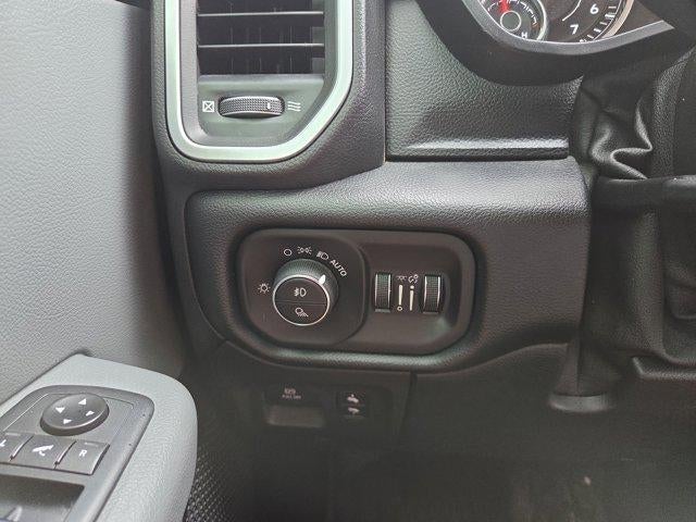 2019 RAM 1500 Big Horn/Lone Star 4x4 Crew Cab 5'7" Box