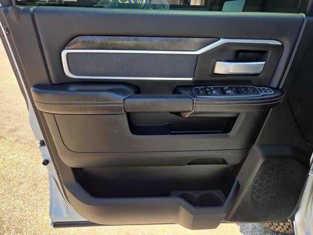 2023 RAM 3500 Big Horn 4x4 Crew Cab 8' Box