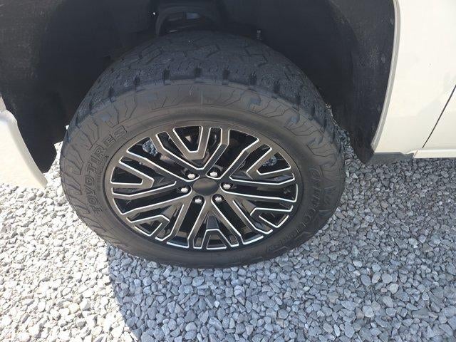 2014 Chevrolet Silverado 1500 Crew Cab Short Box 4-Wheel Drive High Country