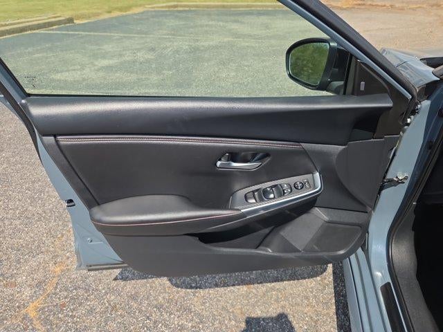 2025 Nissan Sentra SR CVT