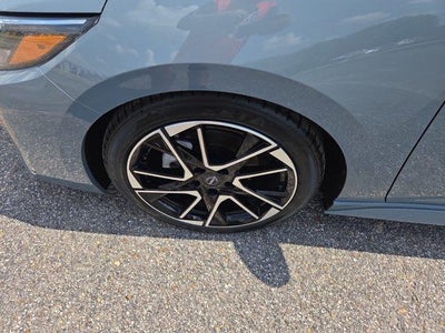 2025 Nissan Sentra SR CVT