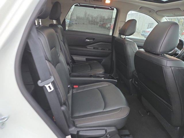 2022 Nissan Pathfinder SL 2WD