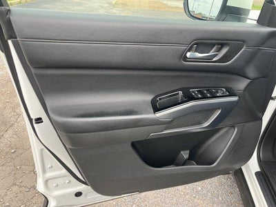 2023 Nissan Pathfinder SL 4WD