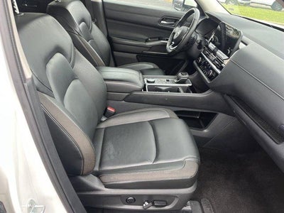 2023 Nissan Pathfinder SL 4WD