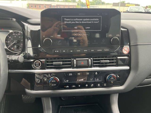 2023 Nissan Pathfinder SL 4WD