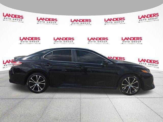 2018 Toyota Camry SE Auto (SE)