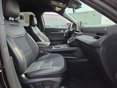 2025 Ford Explorer ST-Line 4WD