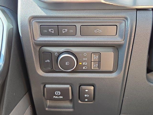 2022 Ford F-150 LARIAT 4WD SuperCrew 5.5' Box