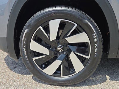 2024 Volkswagen Atlas Cross Sport 2.0T SE w/Technology FWD